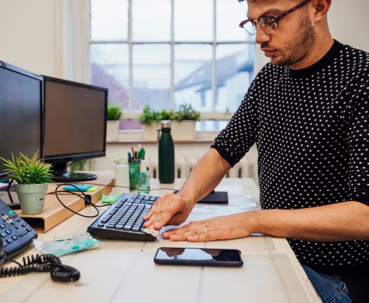 Clean and hygienic workstation in shared space