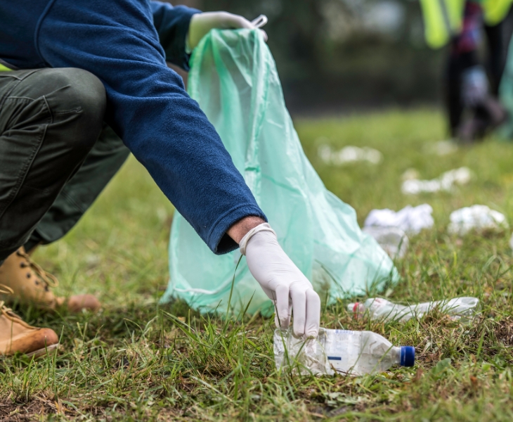 Picking waste for the ground