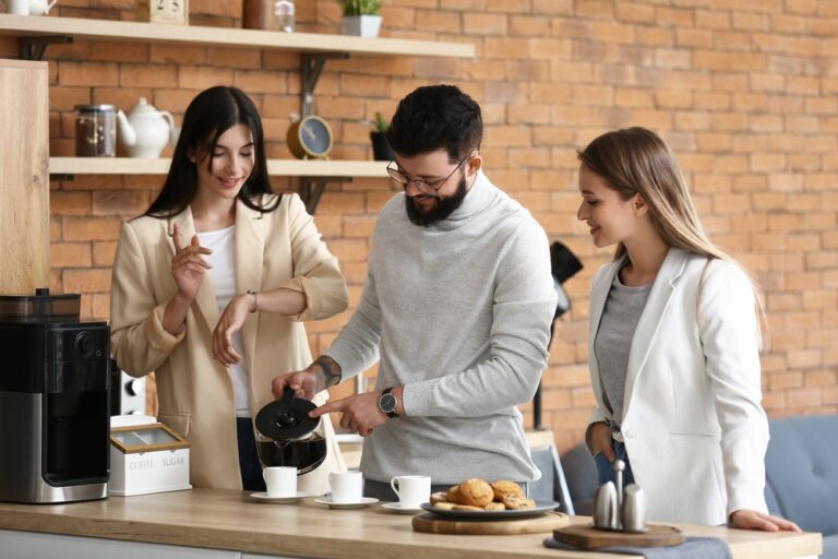 People,Having,Coffee,Break,In,Office