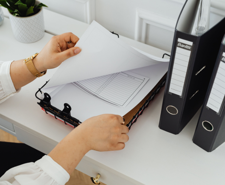Employees can minimise desk clutter to a point where it doesn’t get distracting.