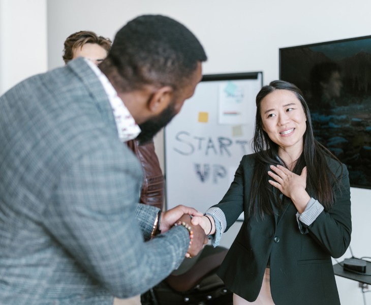 Recognising specific behaviours that contribute to the success and growth of employees is crucial.