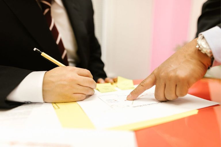 evaluate suppliers for government contracts